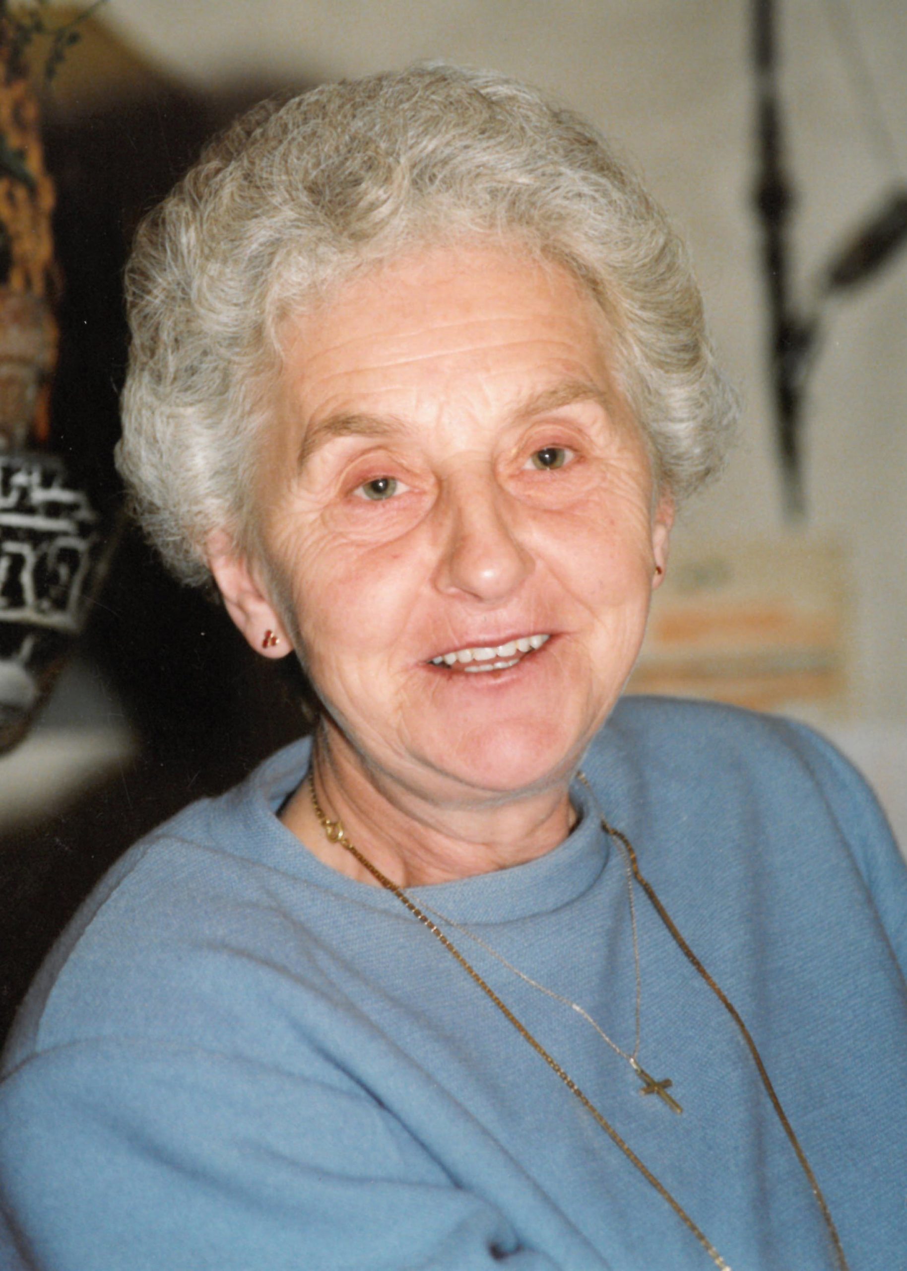 Helene Handler (90)