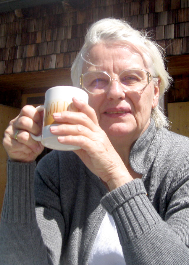 Elisabeth Jhala (82)
