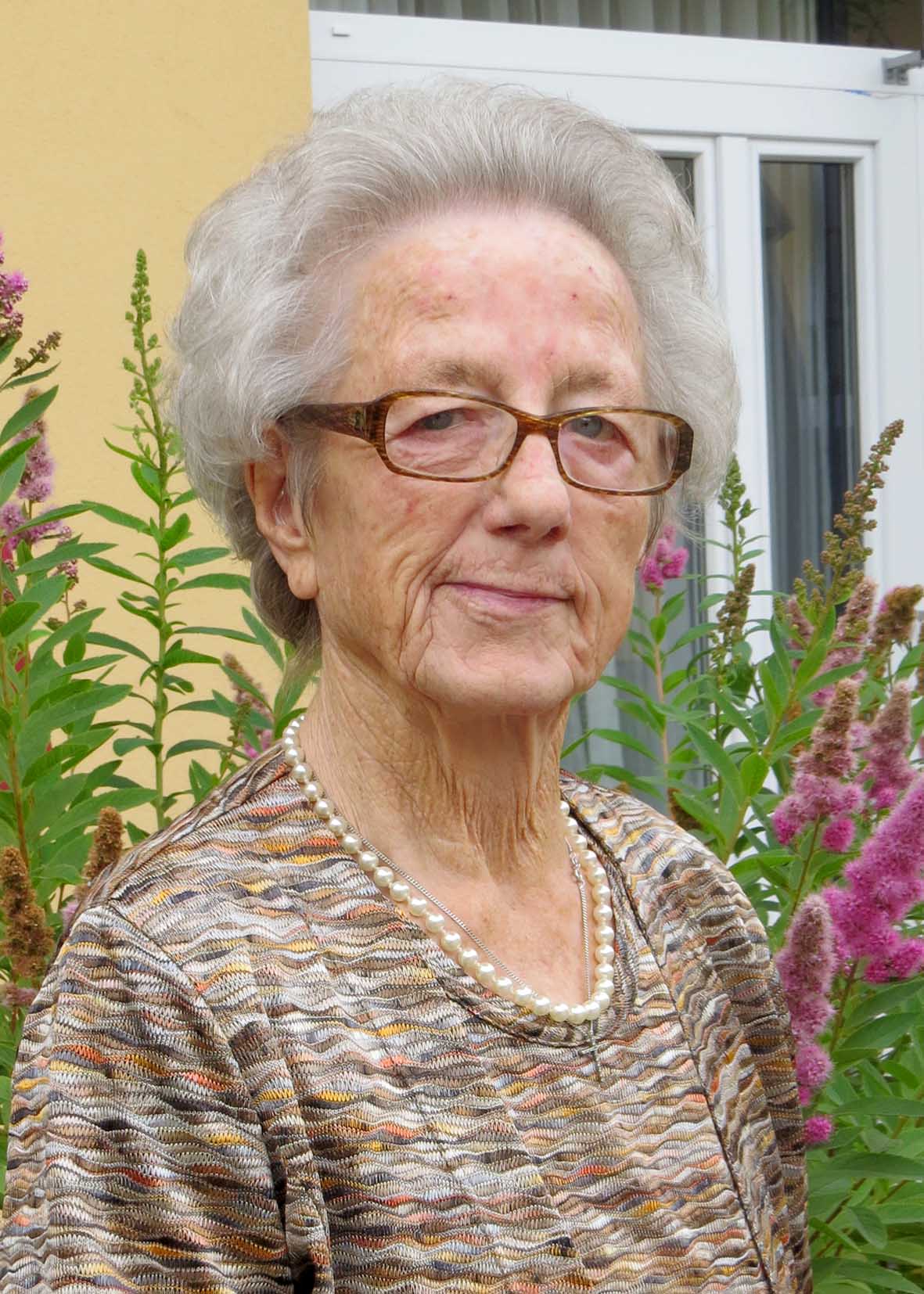 Theresia Kern (87)