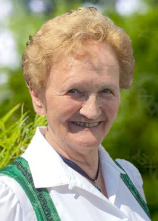 Maria Sperhansl (82)